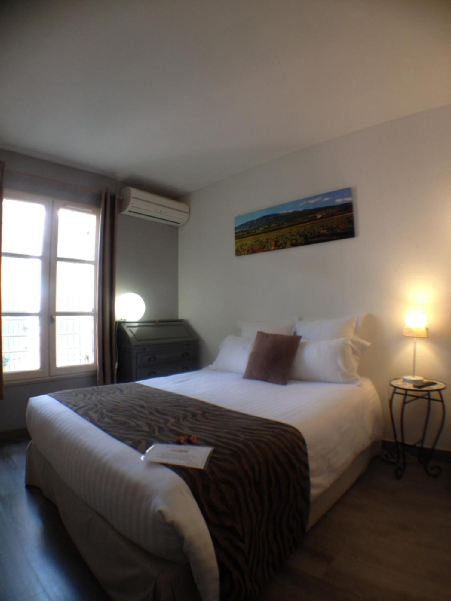 Logis Hotel La Ferme Avinhão Quarto foto